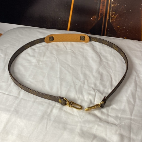 Louis Vuitton strap 38 inches monogram - Picture 3 of 3